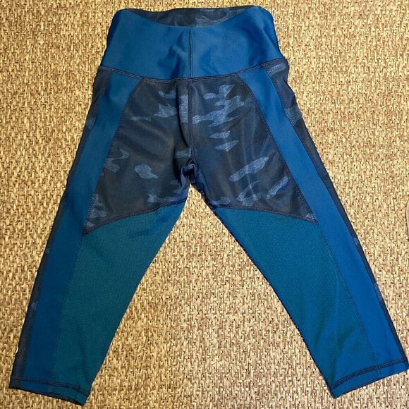 Lululemon Clip-In Crop Heathered Texture Lotus Camo Oil Slick Blue /Alberta Lake - Picture 8 of 11